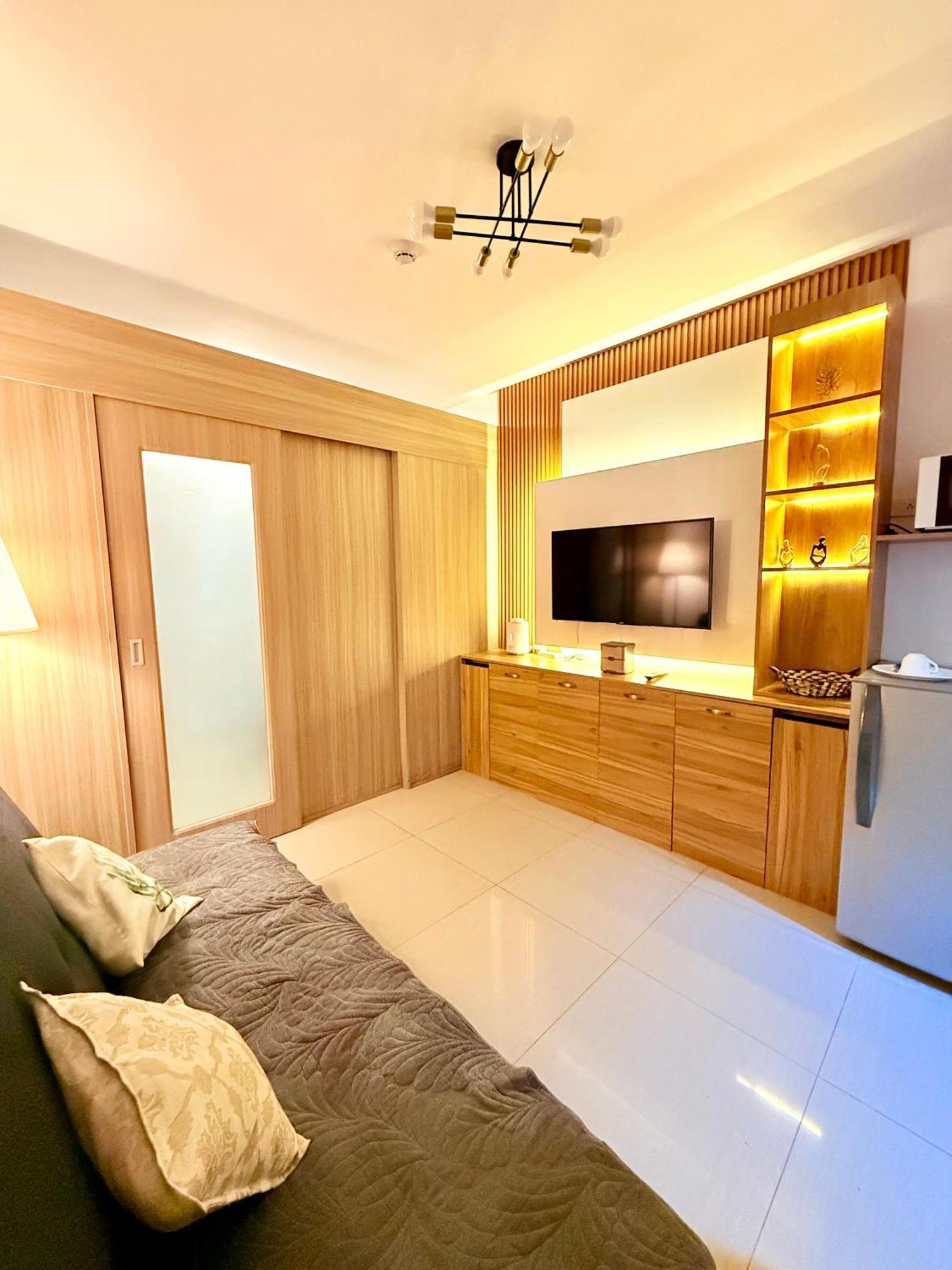 Modern Double-sized Bed With Netflix & Pool View