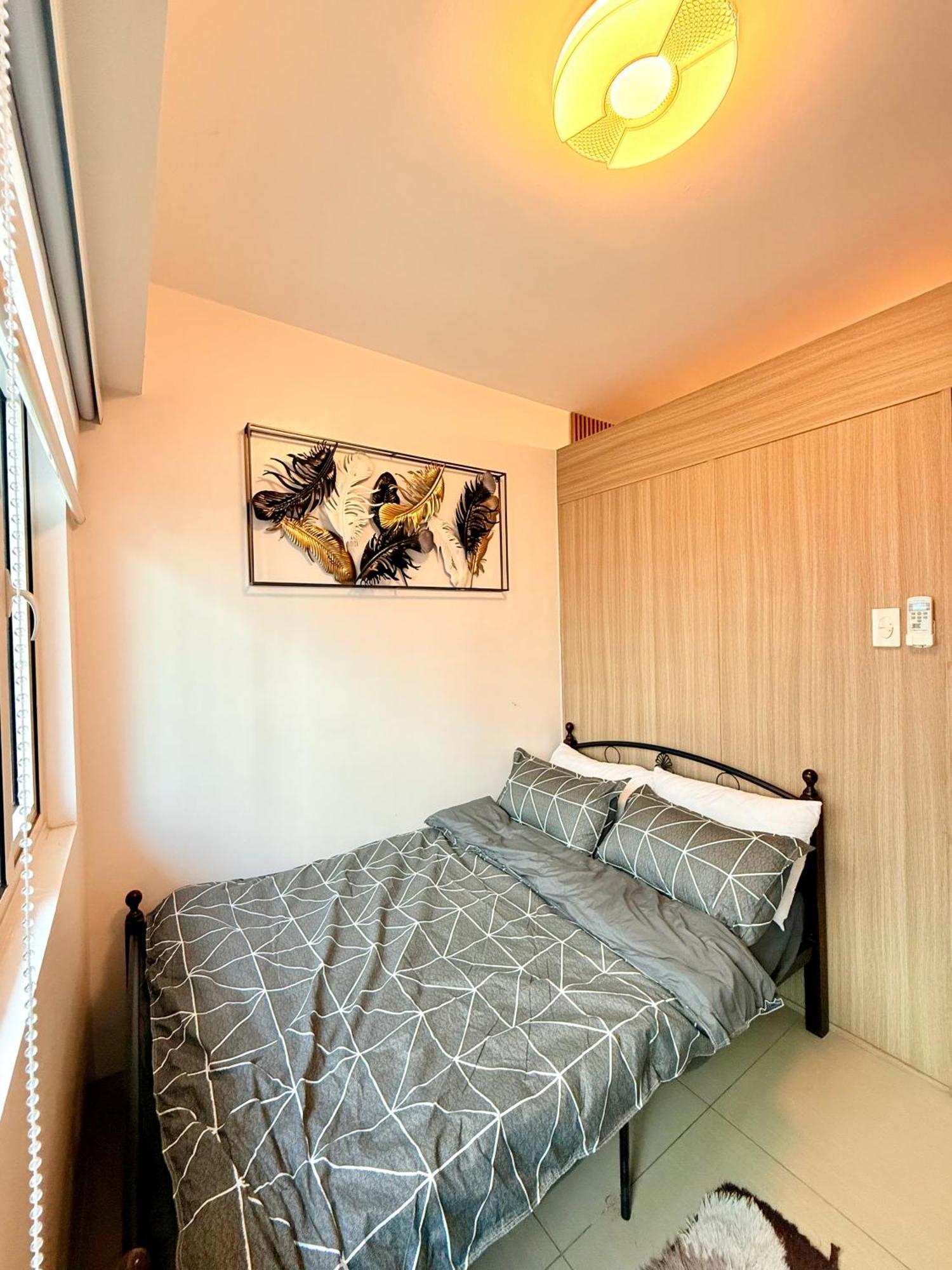 Modern Double-sized Bed With Netflix & Pool View Apartment *